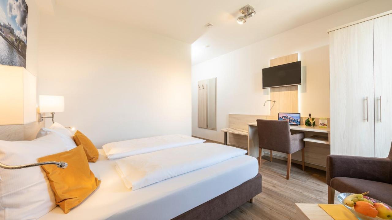 Hotel Am Wiesenweg L 24H Check-In Hausen  Exterior foto